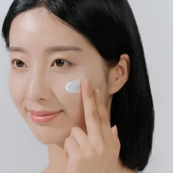 SKIN1004 Madagascar Centella Hyalu-Cica Water-Fit Sun Serum SPF50+ PA++++ Mini